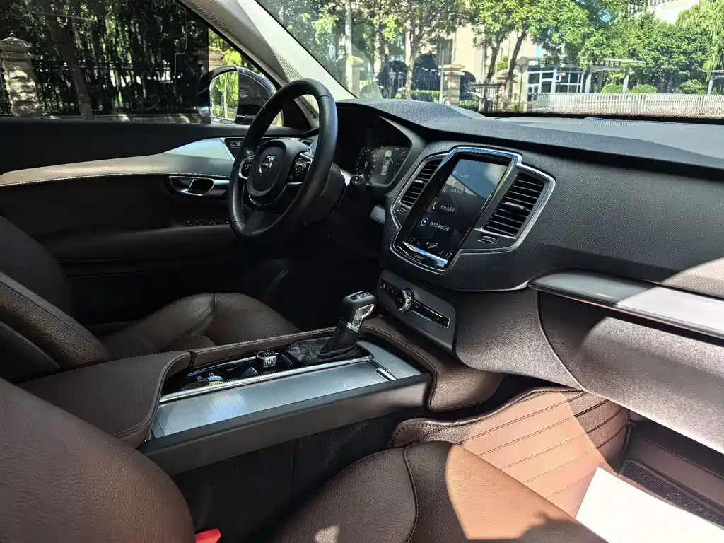 Volvo XC90 — миниатюра 11