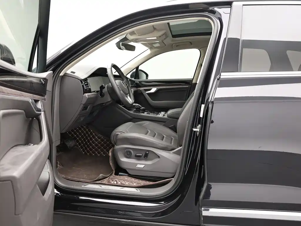 Volkswagen Touareg — миниатюра 10
