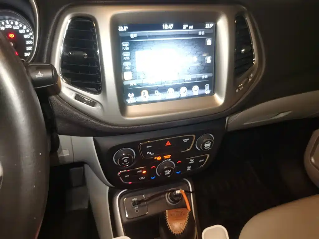 Jeep Compass — миниатюра 9