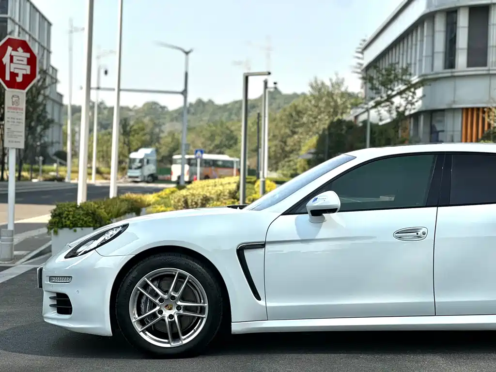 Porsche Panamera — миниатюра 9