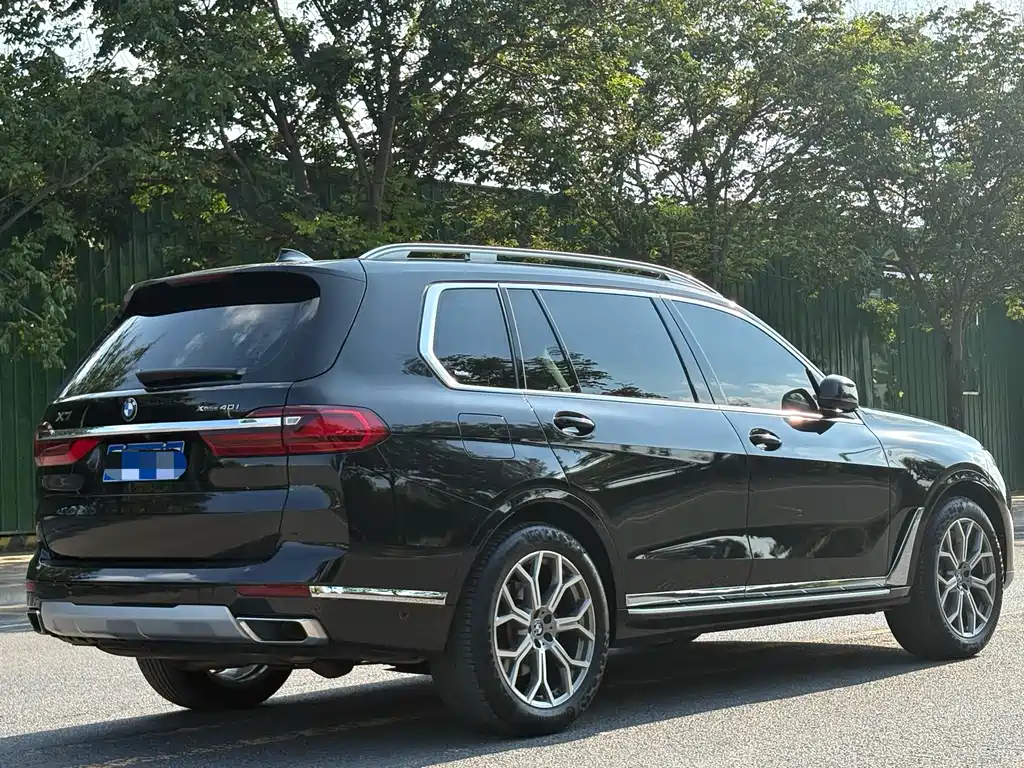 BMW  X7