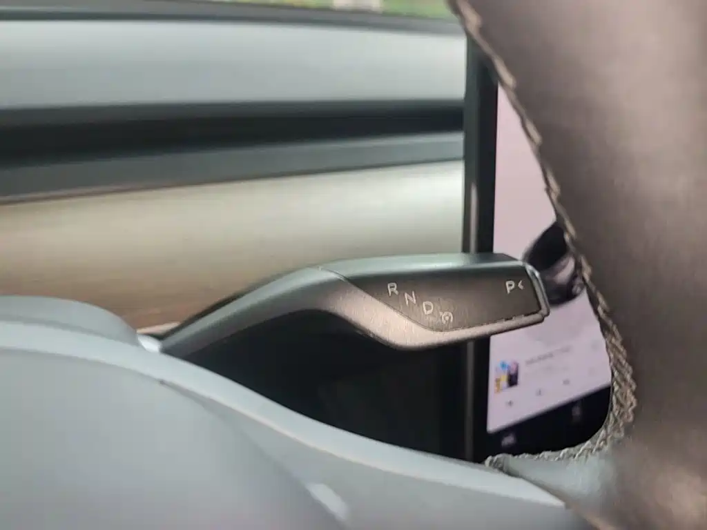 Tesla Model Y — миниатюра 14