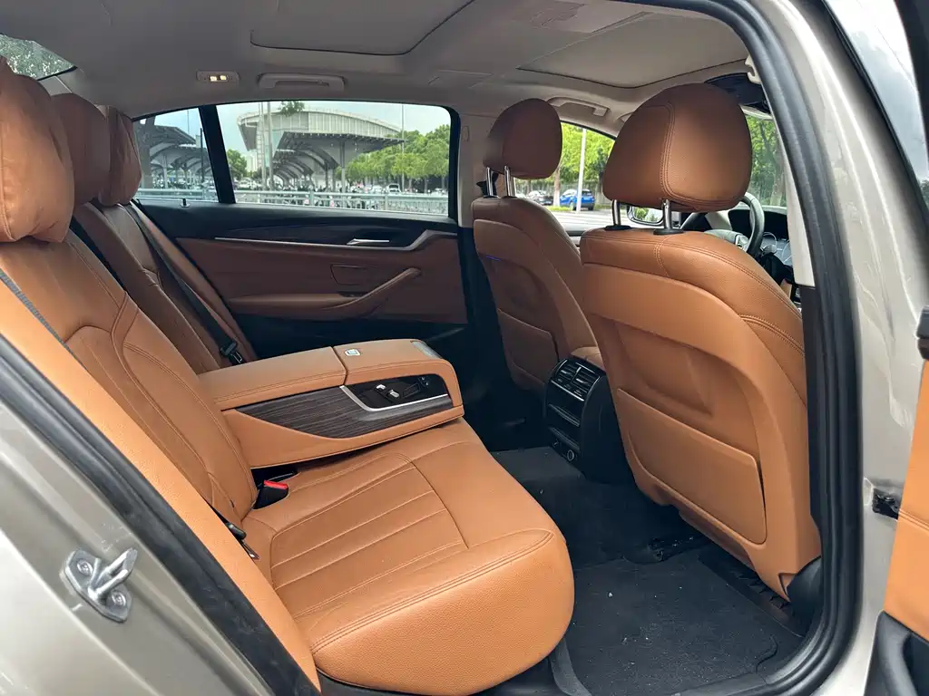 BMW 5 Series New Energy — миниатюра 15