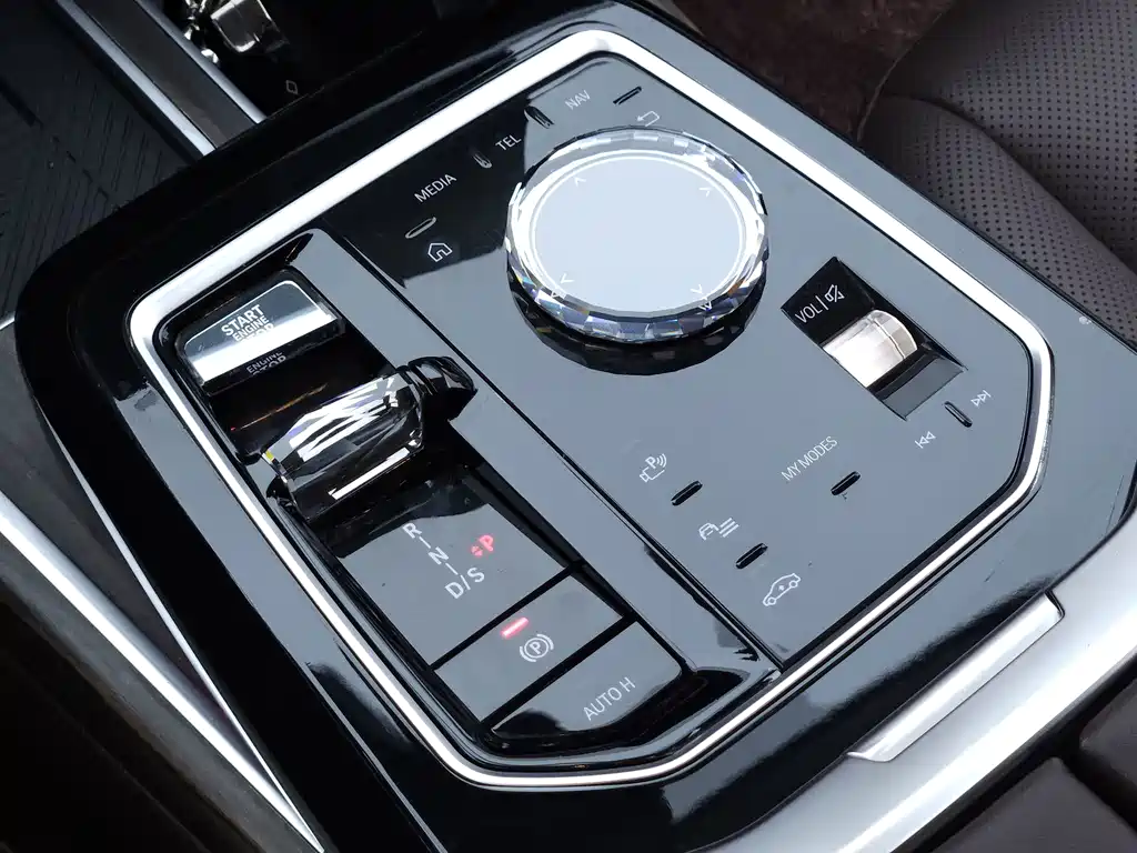 BMW 7 Series — миниатюра 16