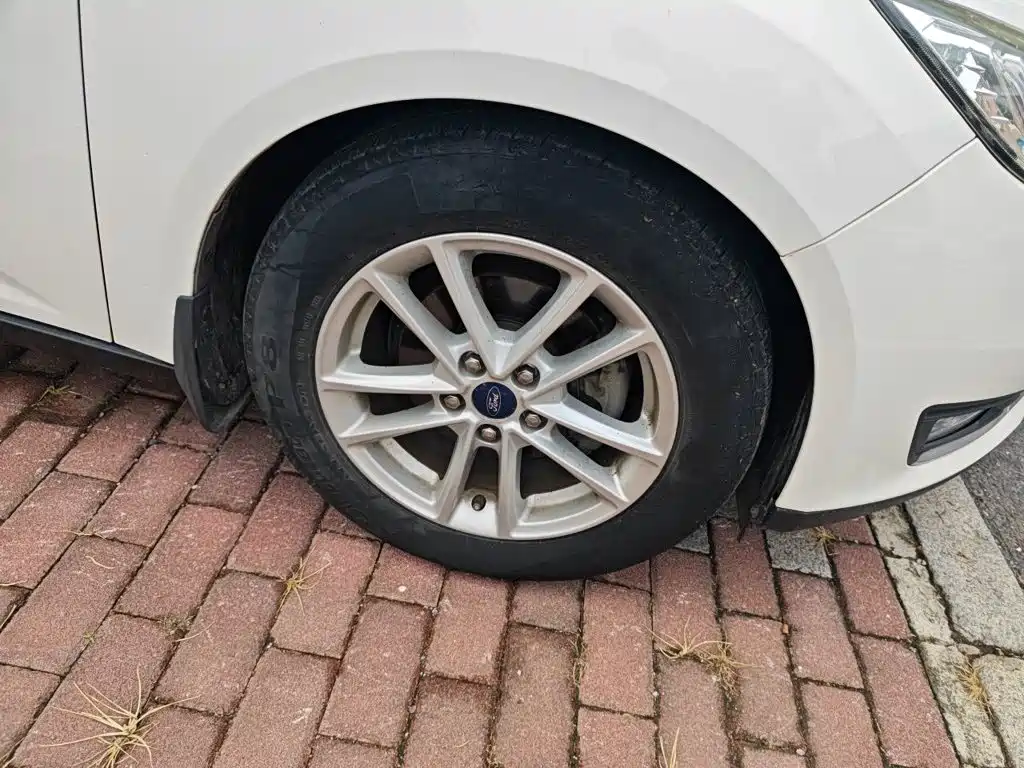 Ford Focus — миниатюра 8