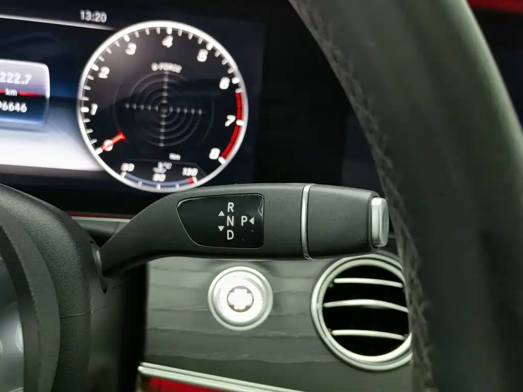 Mercedes-Benz E-Class — миниатюра 13