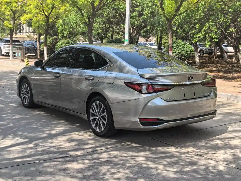 Lexus ES — миниатюра 7
