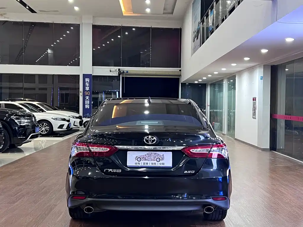 Toyota Camry 2021 2.5G Luxury