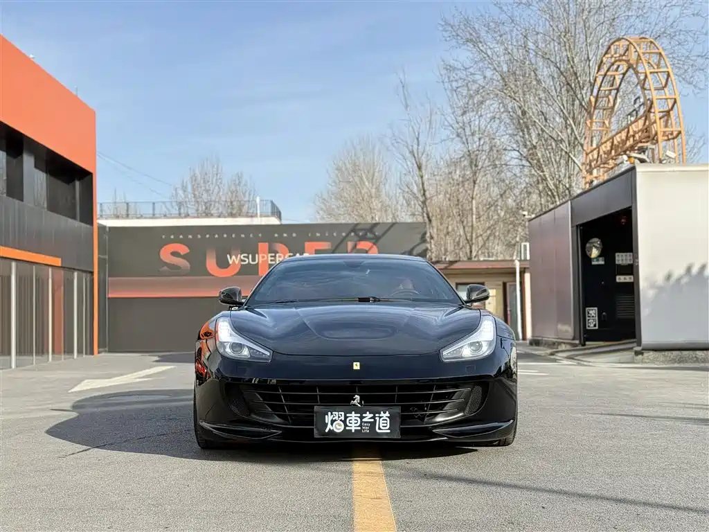 FERRARI GTC4LUSSO