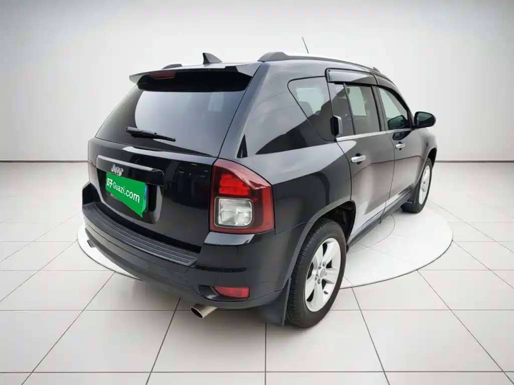 Jeep Compass (Import) — миниатюра 6