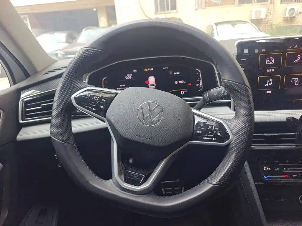 Volkswagen Tiguan L — миниатюра 3