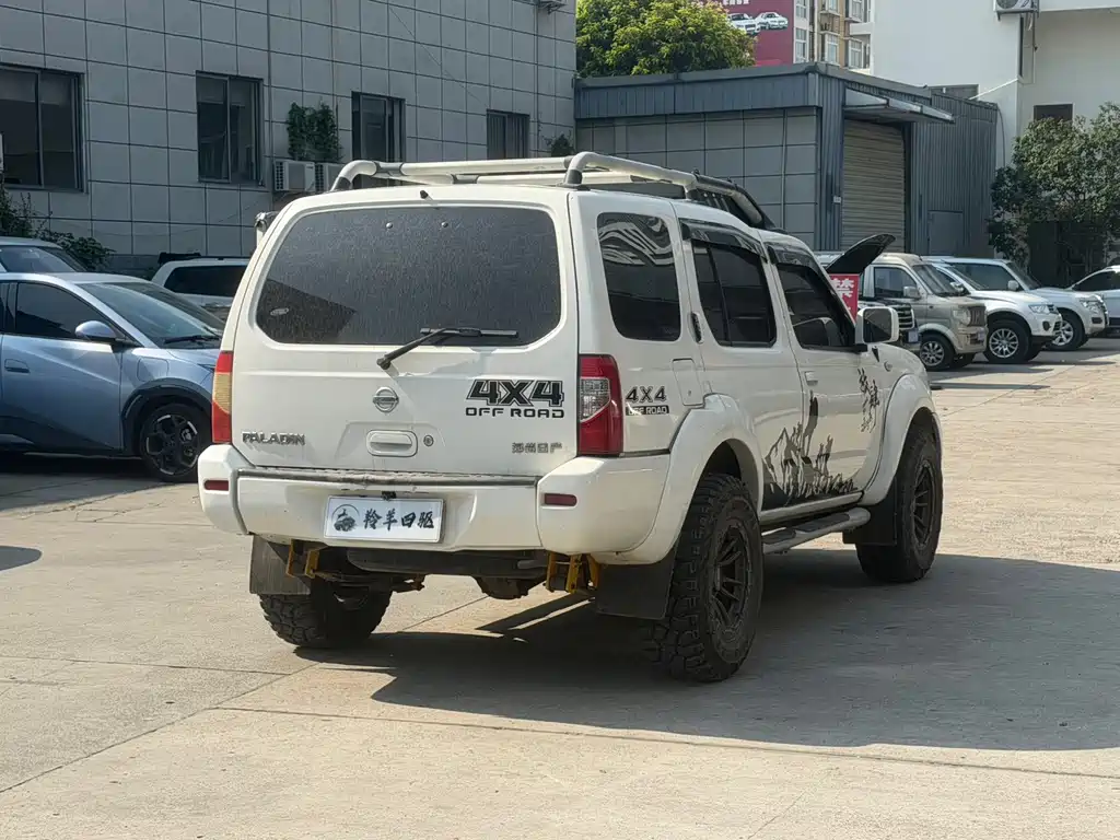 Nissan Paladin — миниатюра 11