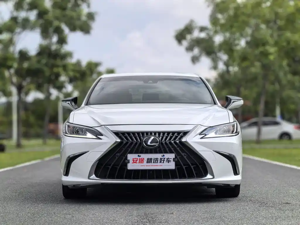 LEXUS  ES