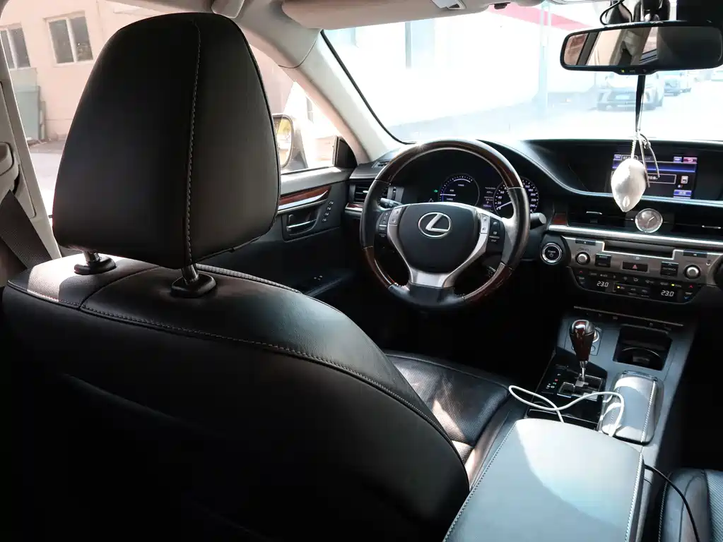 Lexus ES — миниатюра 8