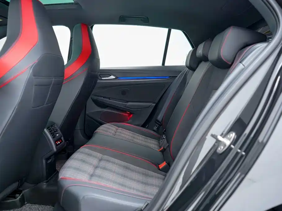 Volkswagen Golf GTI — миниатюра 6