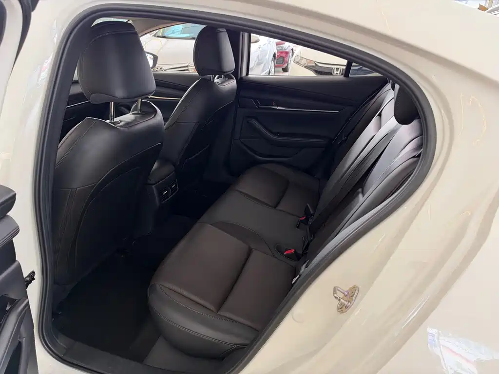 Mazda 3 Axela — миниатюра 17