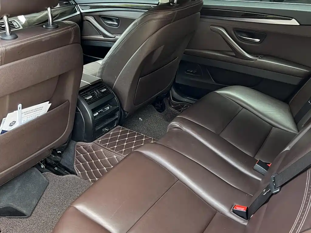 BMW 5 Series — миниатюра 6