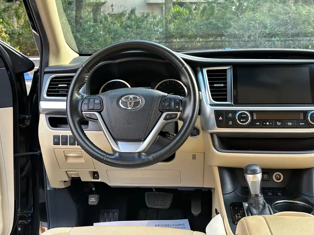 TOYOTA HIGHLANDER