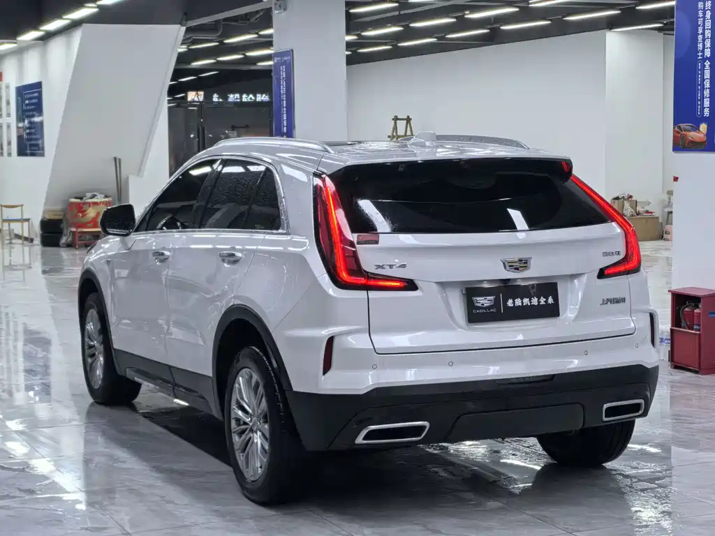 CADILLAC XT4