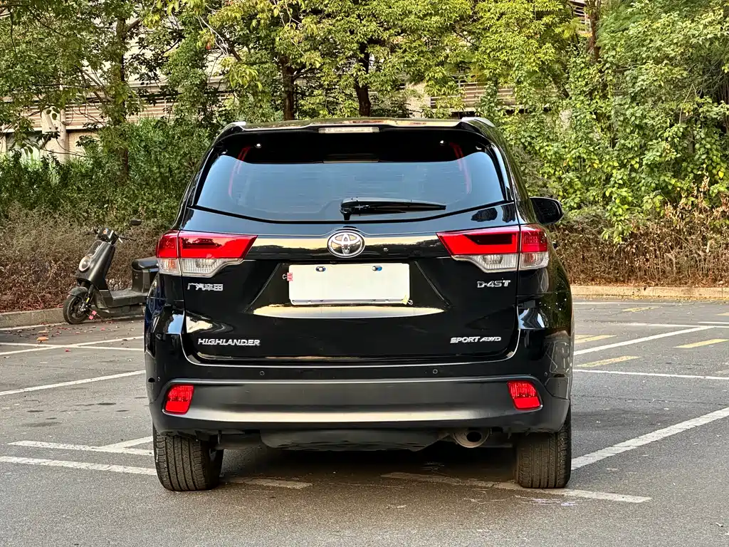 TOYOTA HIGHLANDER