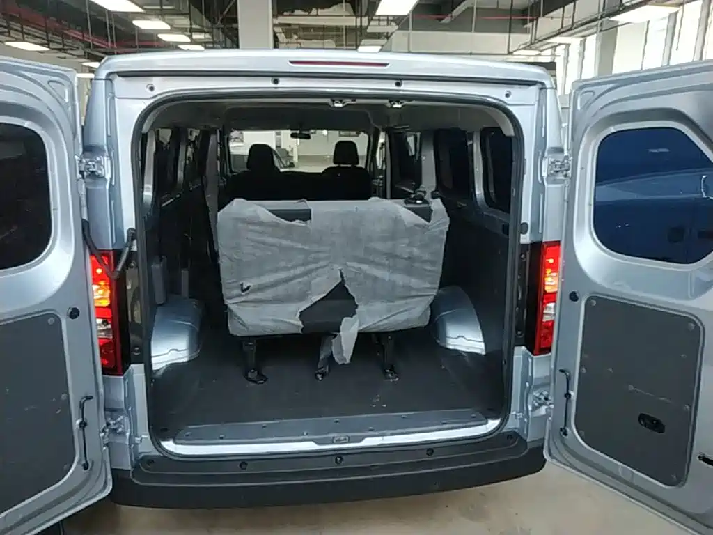 Wuling Yangguang — миниатюра 19
