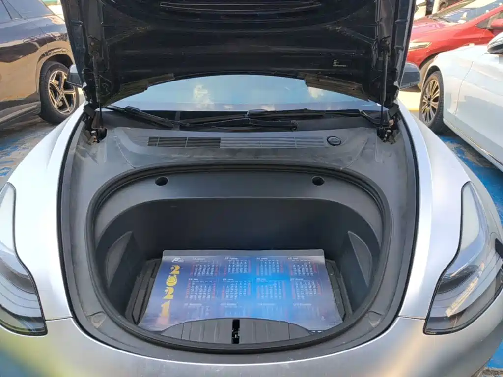 Tesla Model 3 — миниатюра 20