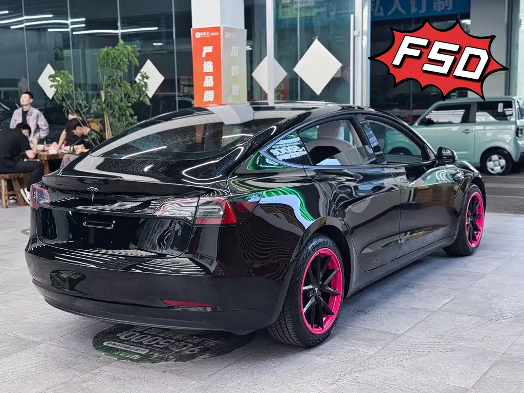 Tesla Model 3 — миниатюра 7