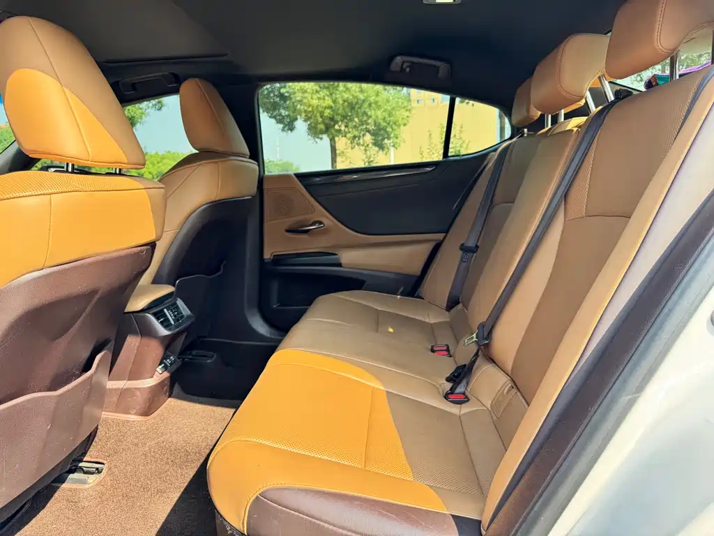 Lexus ES — миниатюра 5