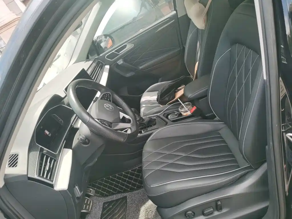 Volkswagen Tiguan L — миниатюра 8
