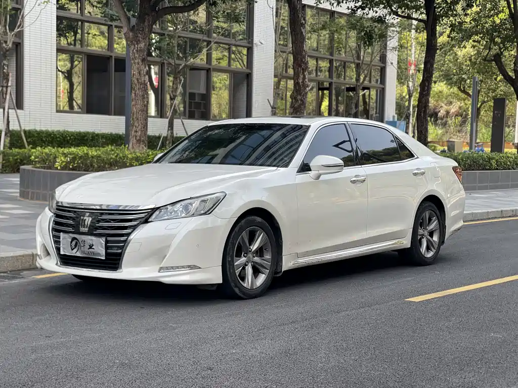 Toyota Crown 2016