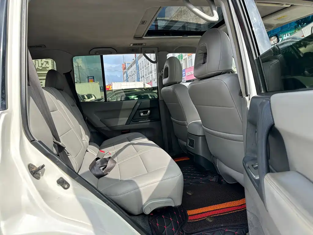 Mitsubishi Pajero — миниатюра 16