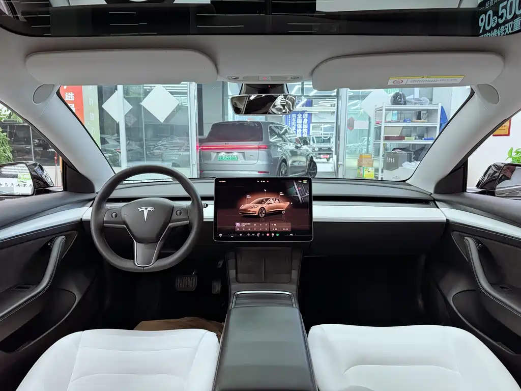 Tesla Model 3 — миниатюра 10