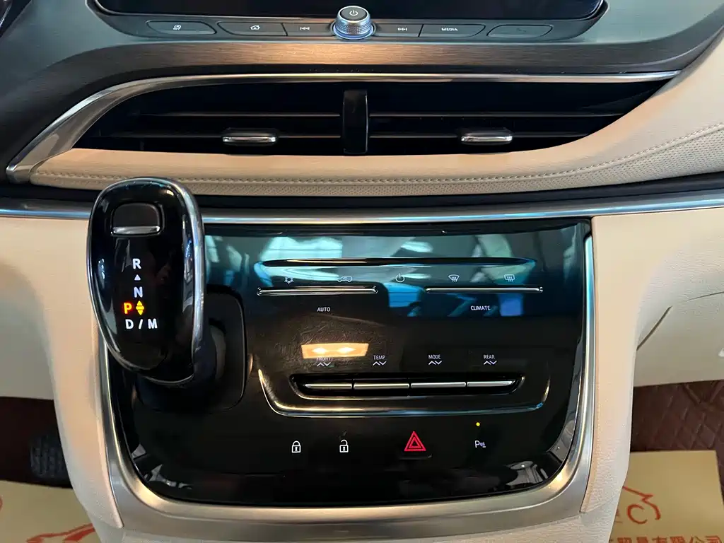 Buick GL8 — миниатюра 10