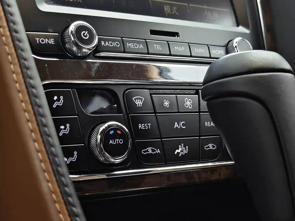 Bentley Flying Spur — миниатюра 16
