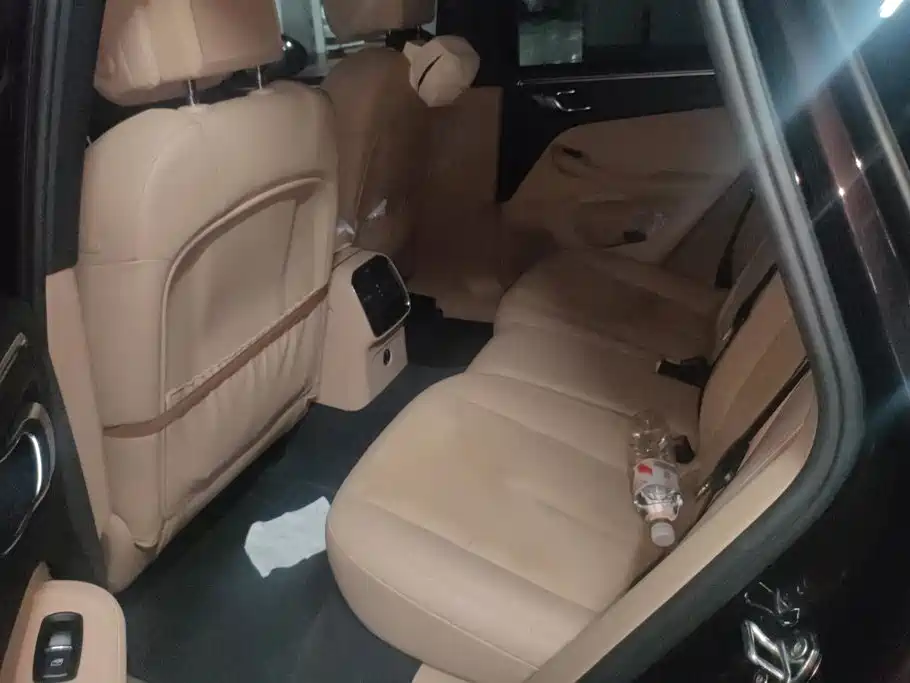 Porsche Macan — миниатюра 11