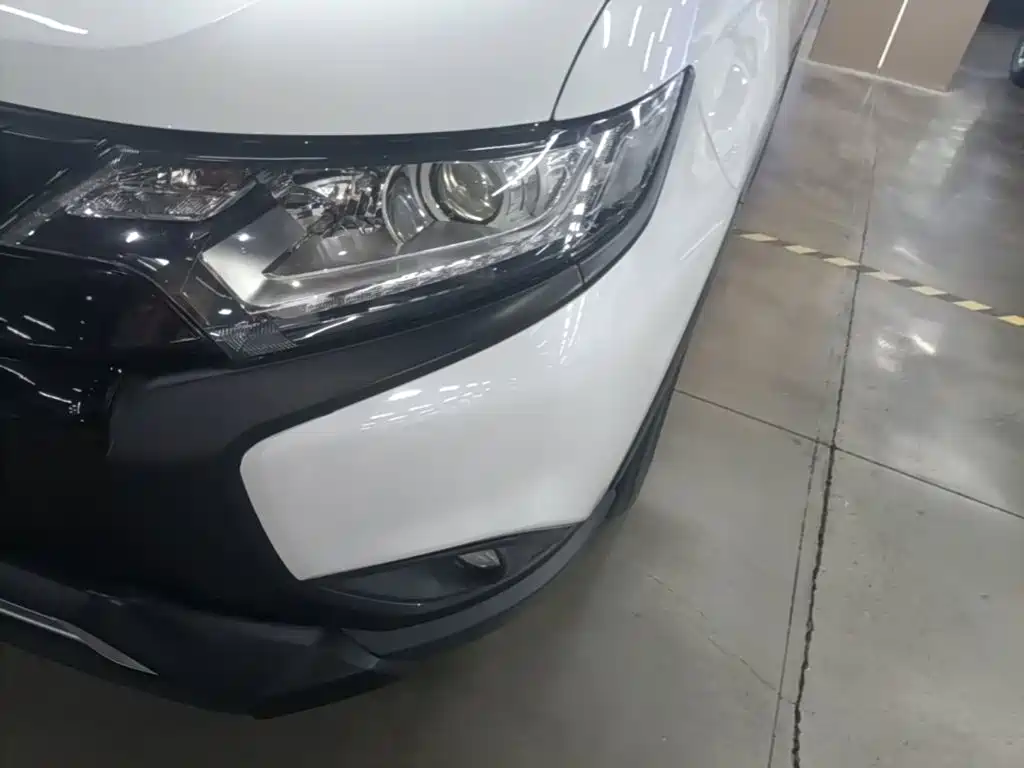 Mitsubishi Outlander — миниатюра 24