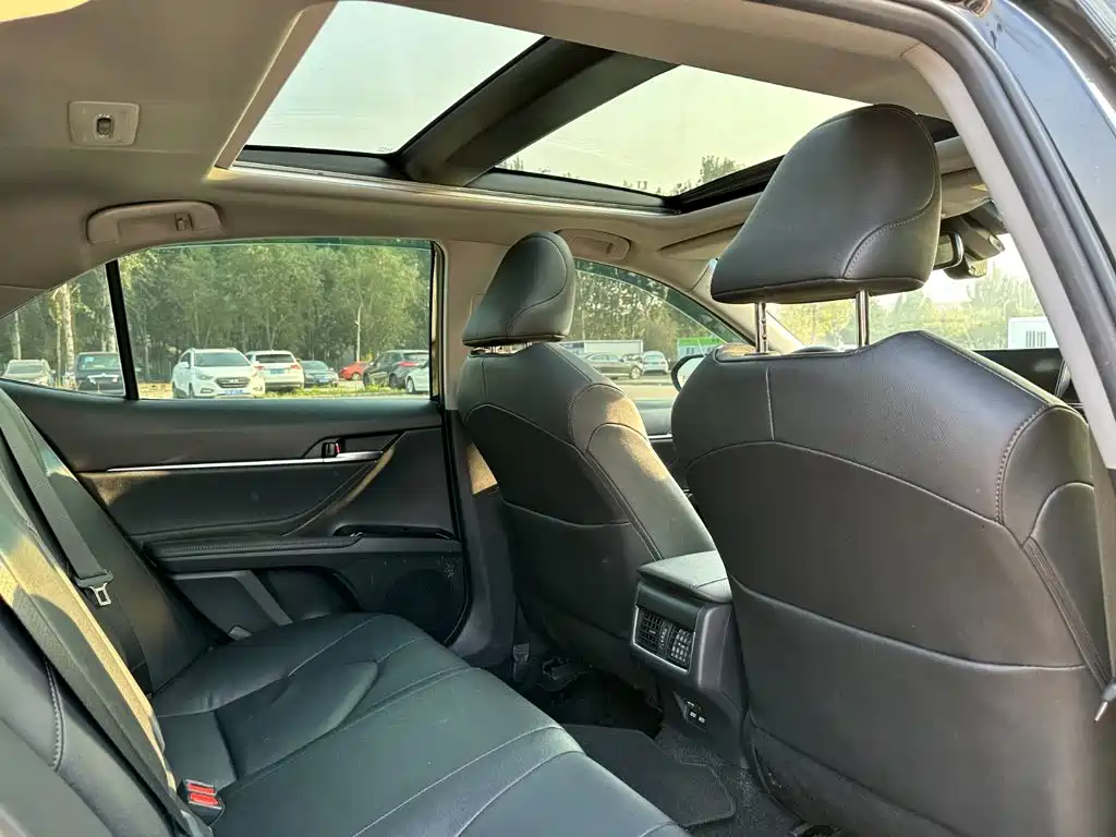 Toyota Camry — миниатюра 19