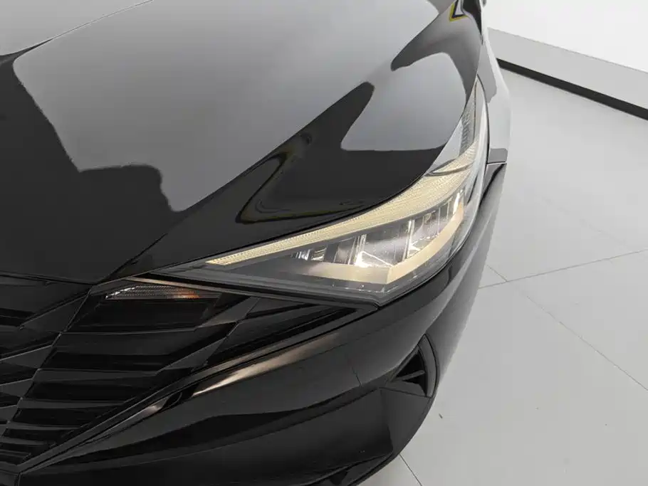 Hyundai Elantra — миниатюра 5