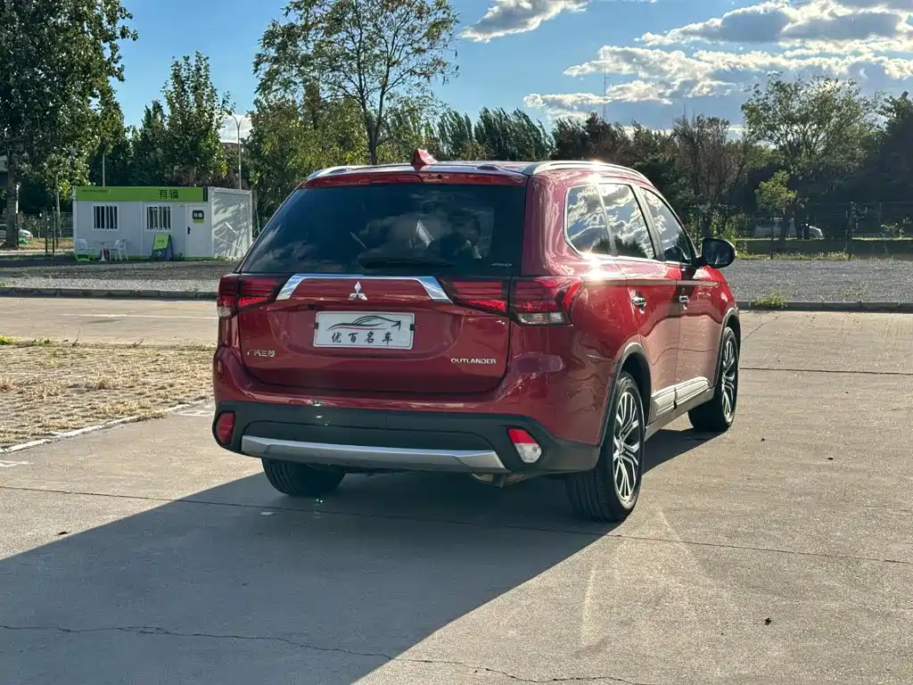 Mitsubishi Outlander — миниатюра 6