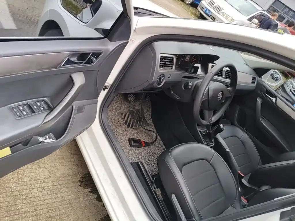Skoda Rapid Spaceback — миниатюра 16