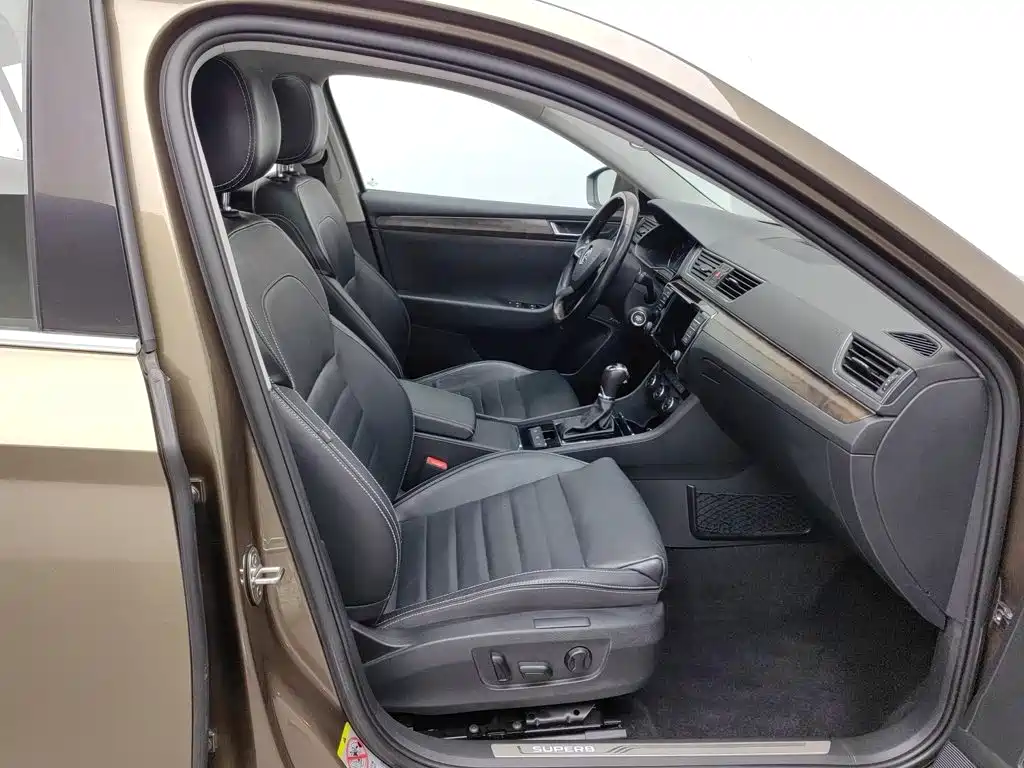 Skoda Superb — миниатюра 23