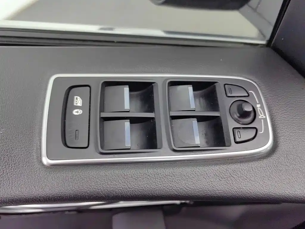 Jaguar F-PACE — миниатюра 9