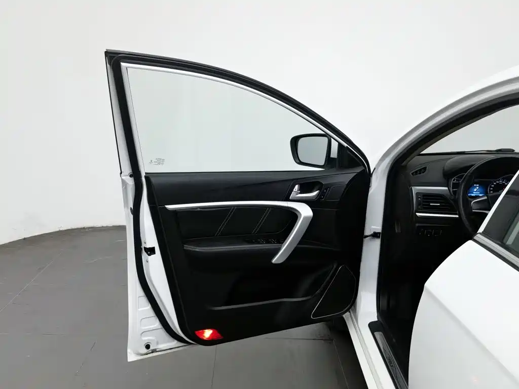 Geely Emgrand — миниатюра 8