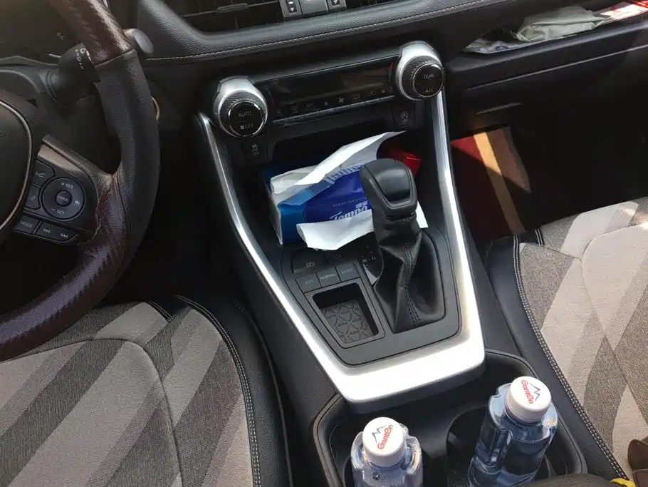 Toyota RAV4 — миниатюра 16