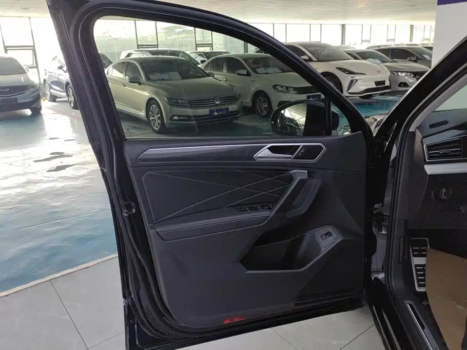 Volkswagen Tiguan L L 2022 330TSI AT R-Line