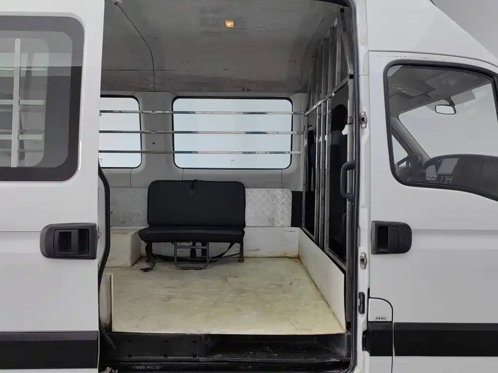 IVECO Ousheng — миниатюра 15
