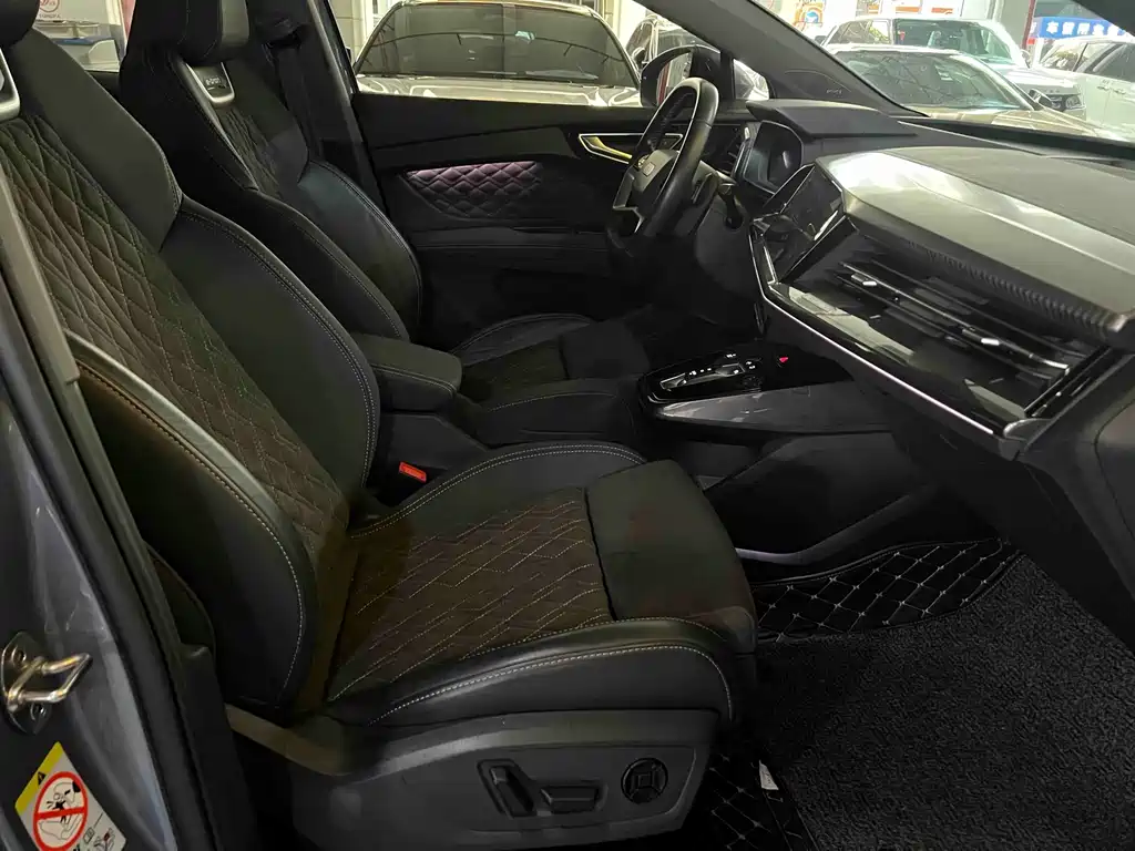Audi Q4 e-tron — миниатюра 7