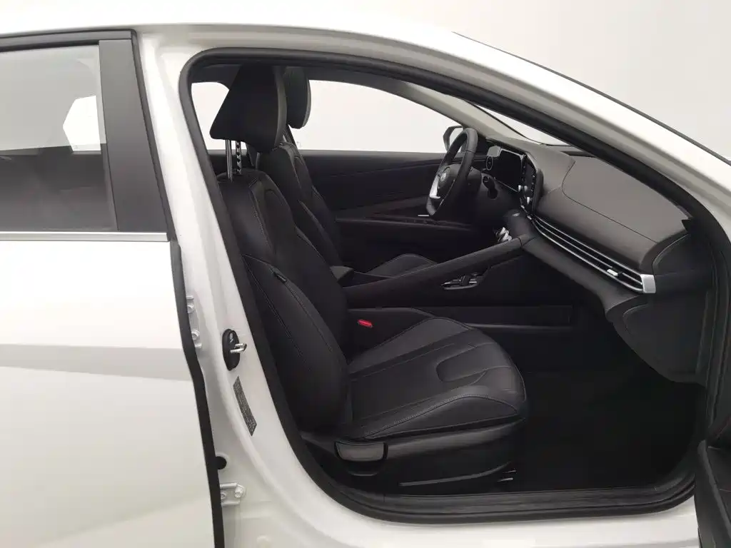 Hyundai Elantra — миниатюра 23