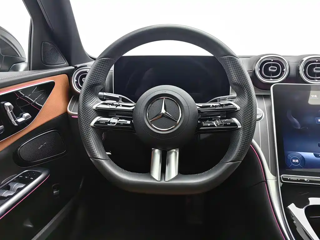Mercedes-Benz C-Class — миниатюра 11