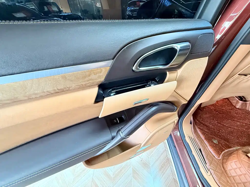 Porsche Cayenne — миниатюра 14